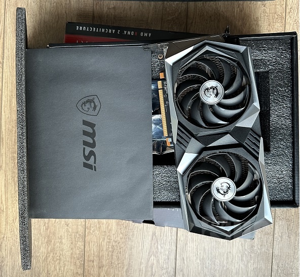 电脑硬件微星6600xt魔龙