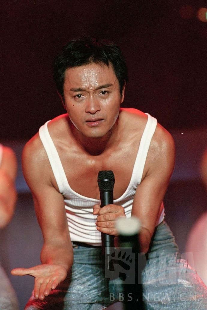 2000年张国荣上海热情演唱会