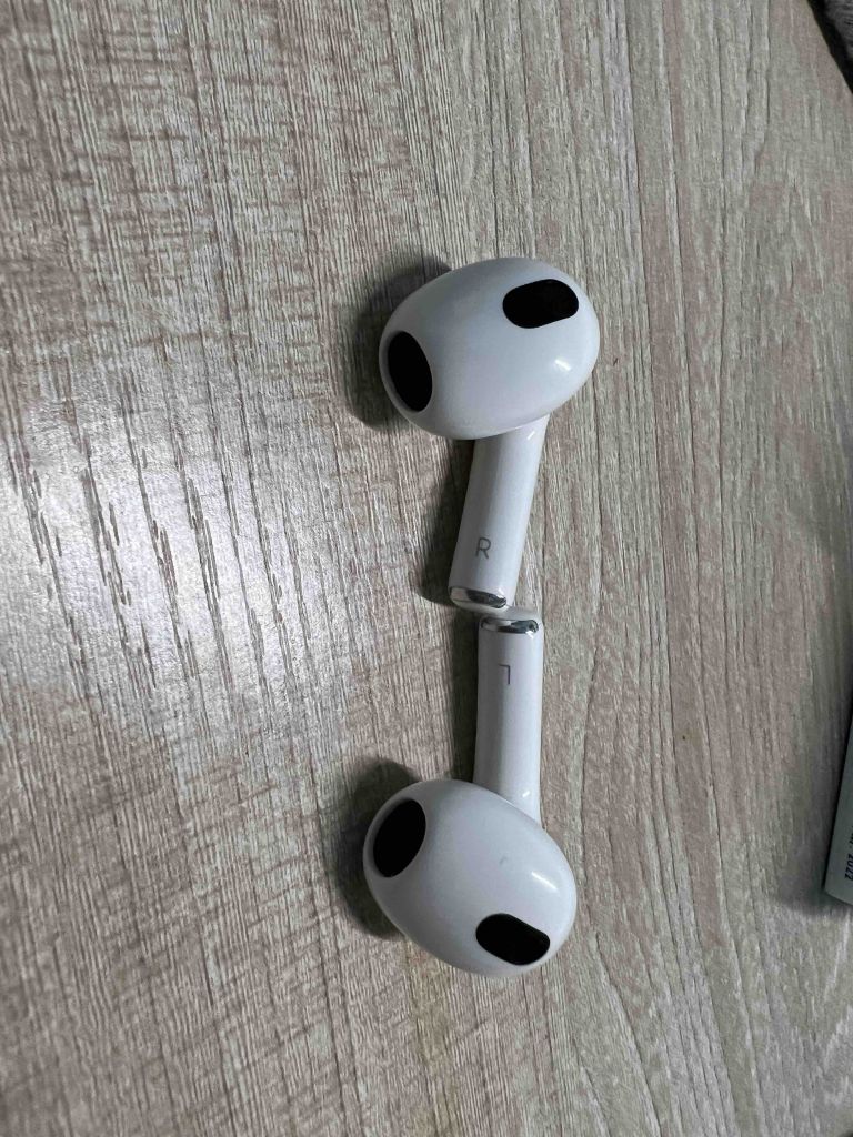 900出一个airpods三代耳机