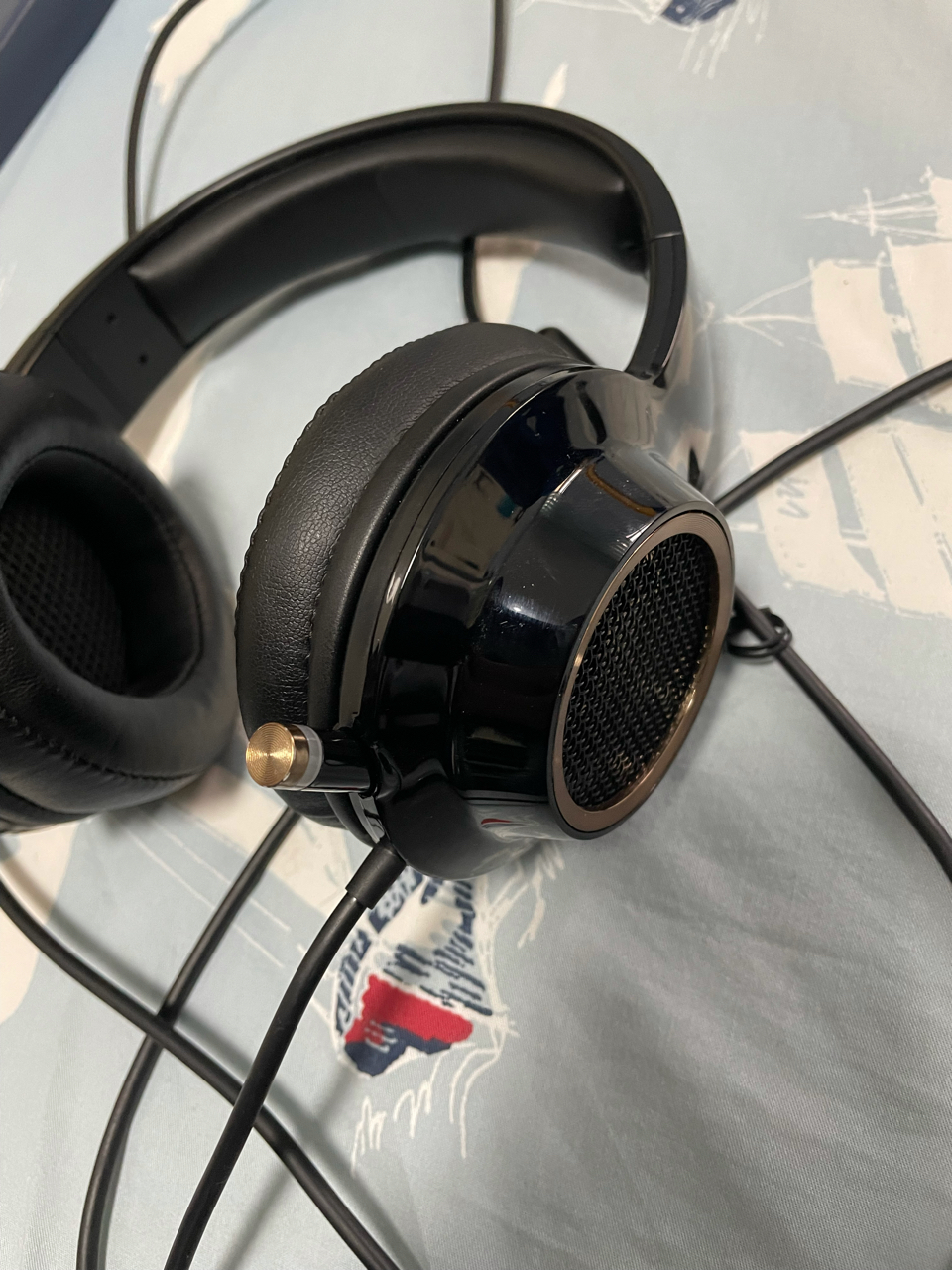 出一个漫步者g4pro耳机