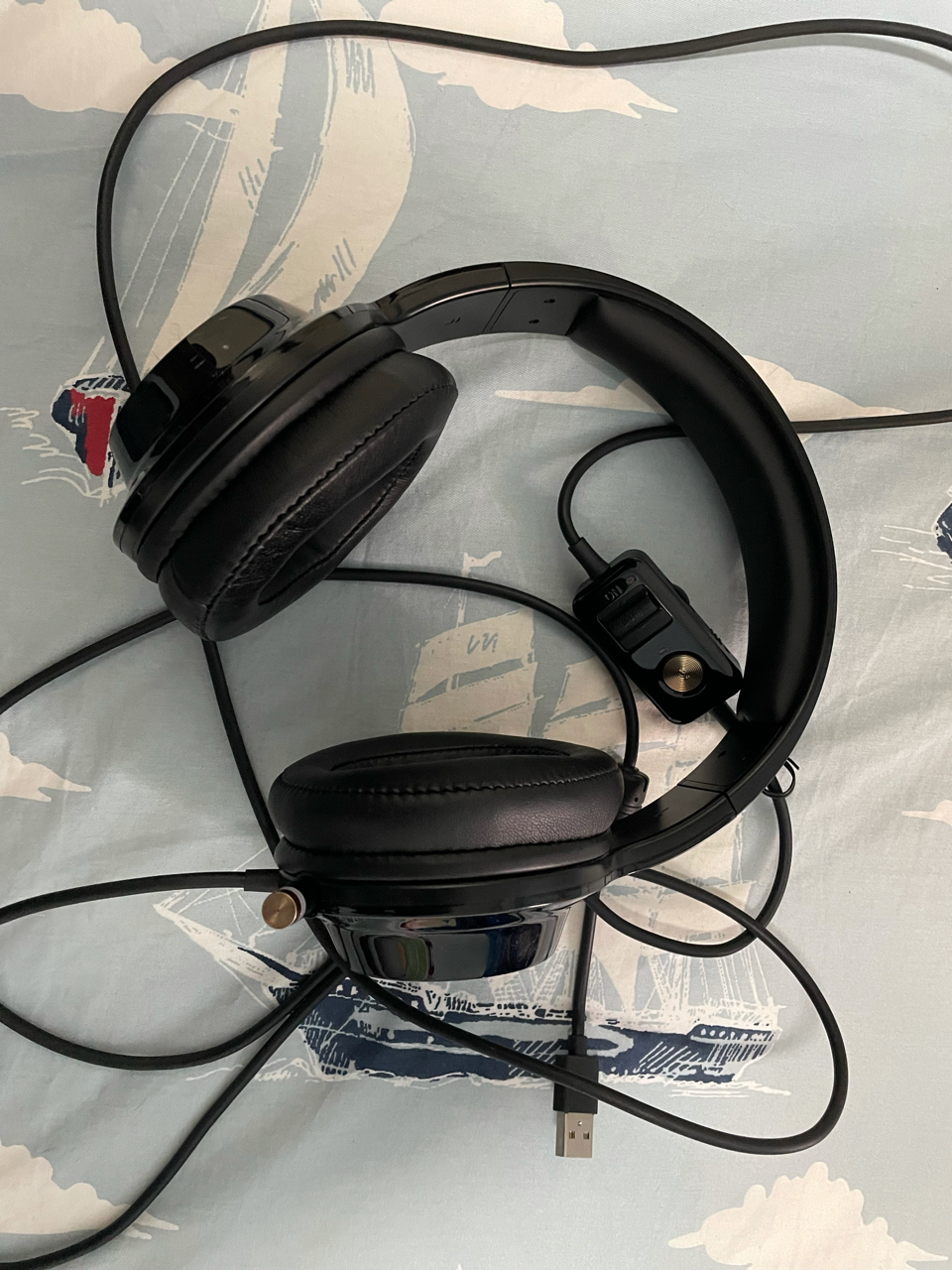 出一个漫步者g4pro耳机