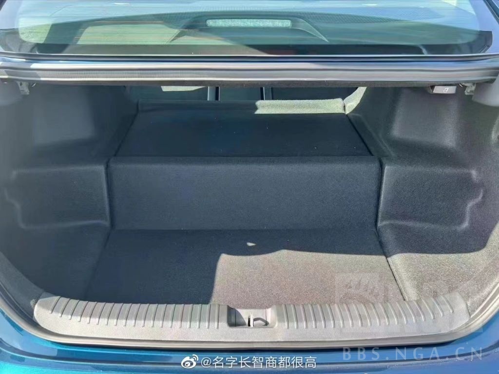 海外11代雅阁phev后备箱内部……想不明白