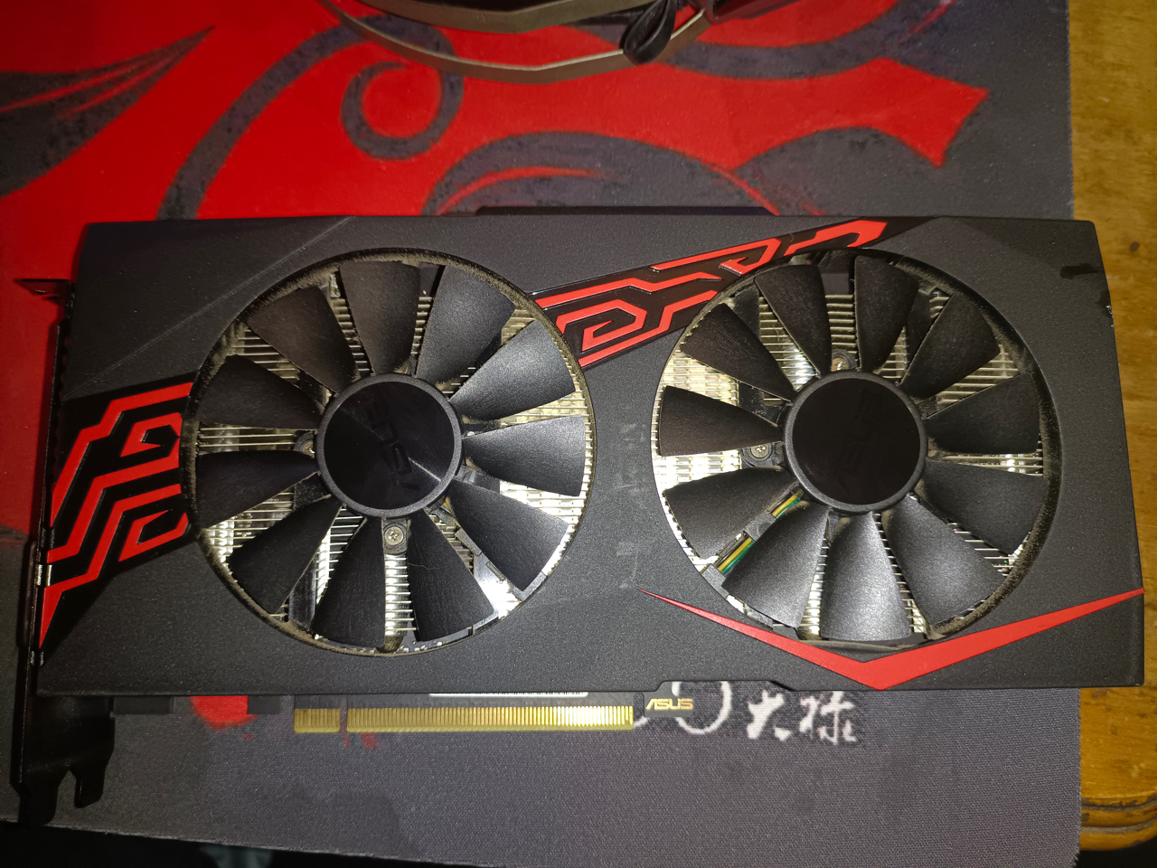 出一个一手华硕10605g显卡