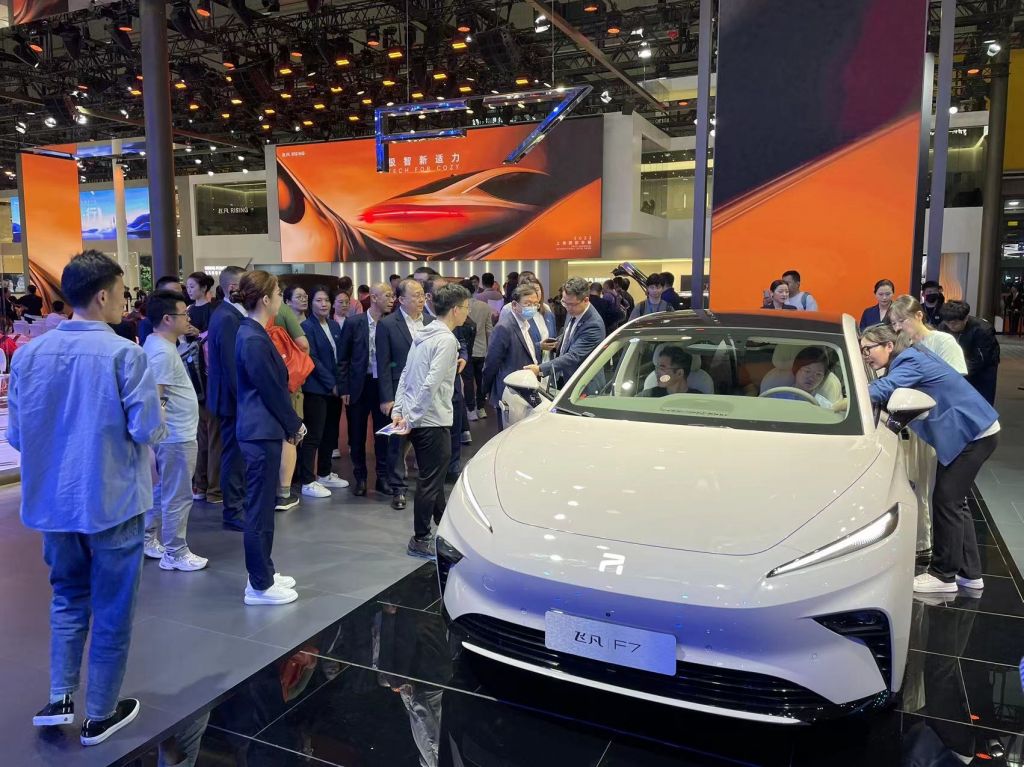 今天在上海国际汽车展上终于看到了f7