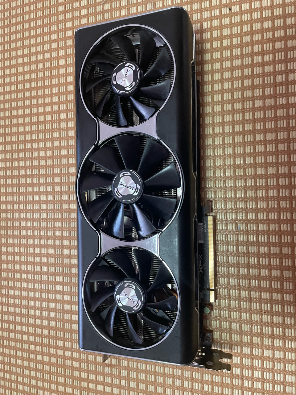 讯景5700xt三风扇海外版顶级旗舰卡不做解释默认矿成色非常好箱说全省