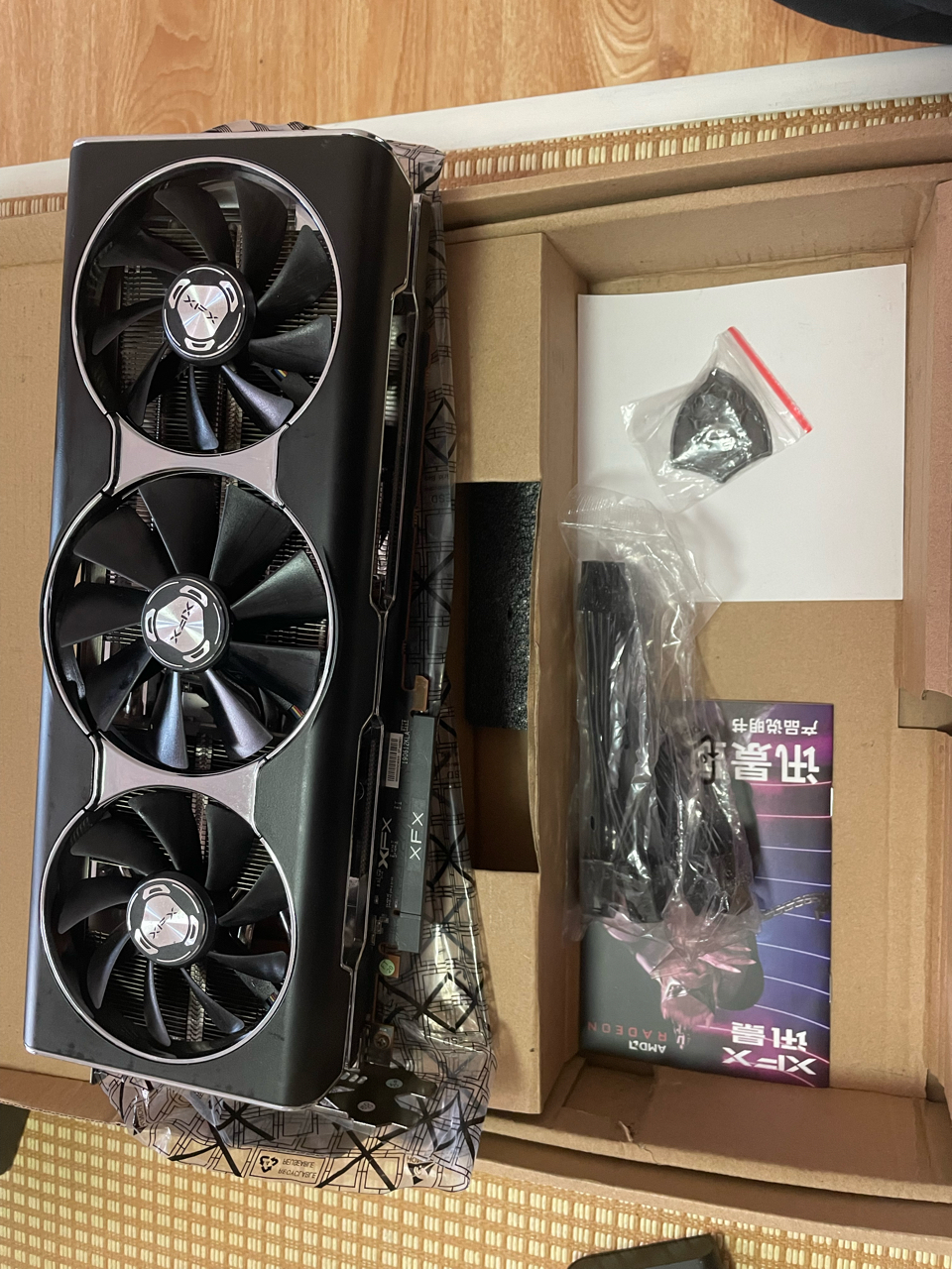 讯景5700xt三风扇海外版顶级旗舰卡不做解释默认矿成色非常好箱说全省