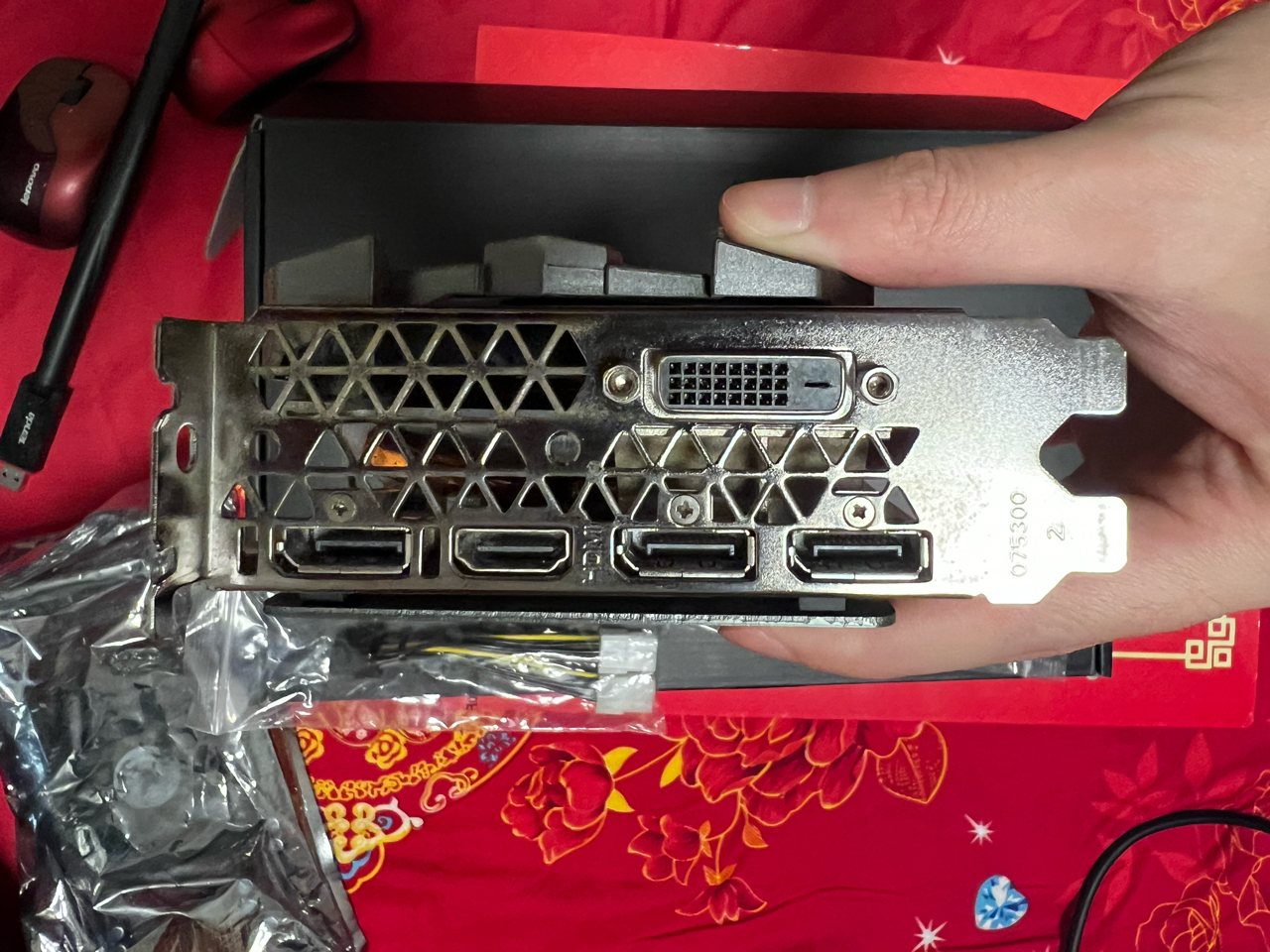 出一张索泰1070显卡