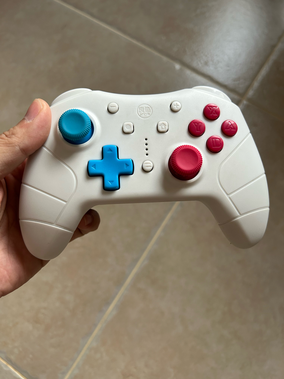 出一个良值的ns手柄宝可梦剑盾配色