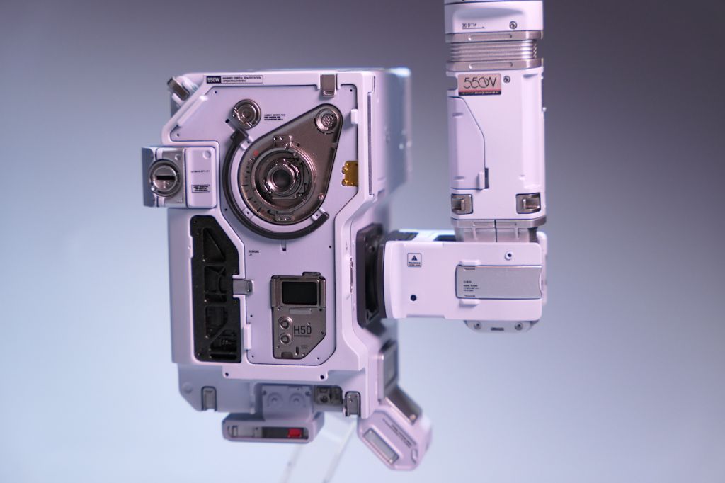 拼装流浪地球moss550w涂装完成