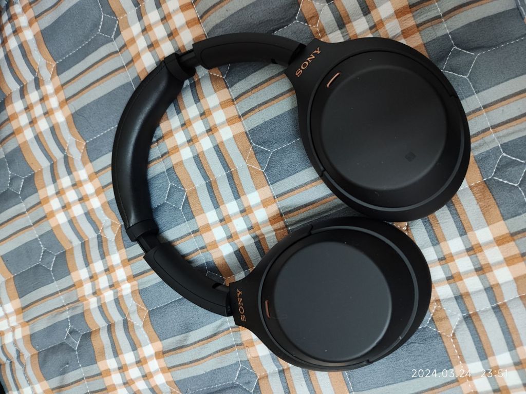 广州出点小东西联合创新32c1u32寸4k14寸便携屏索尼xm4耳机r2s软路由