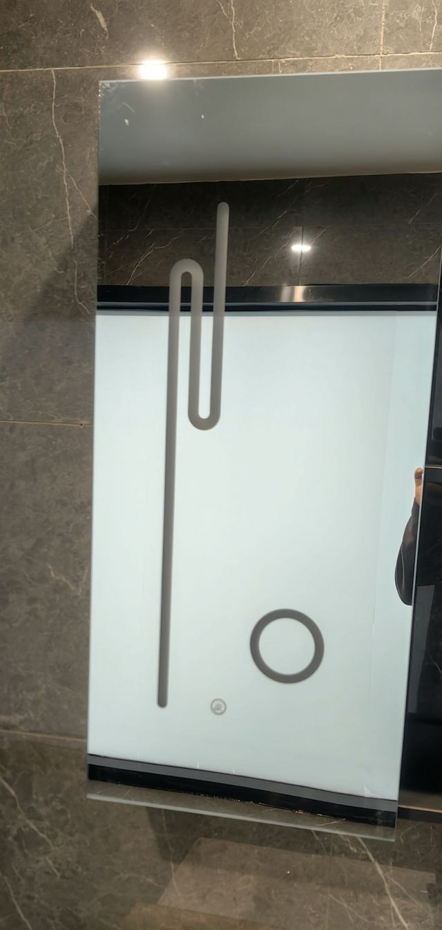 住了一个酒店镜子很奇怪