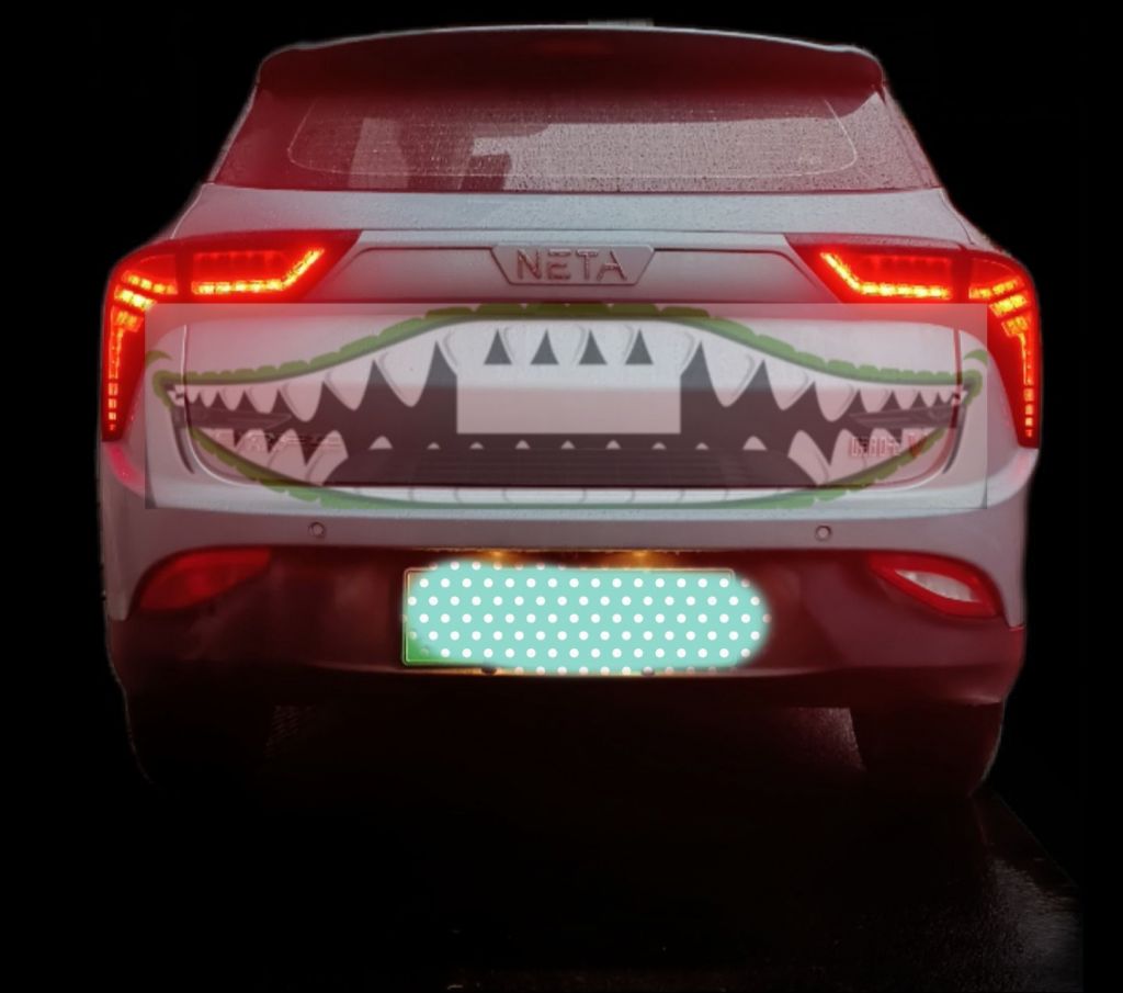 今天闲的无事看到了别人的车贴鲨鱼嘴心血来潮把网上的图扣过来