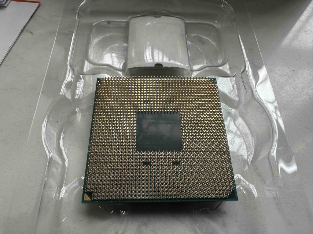 电脑硬件710出一个盒装amd5600x发到付