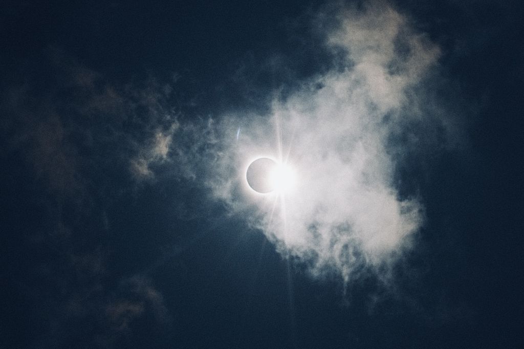 拿50mm焦段拍了个全日食哈哈
