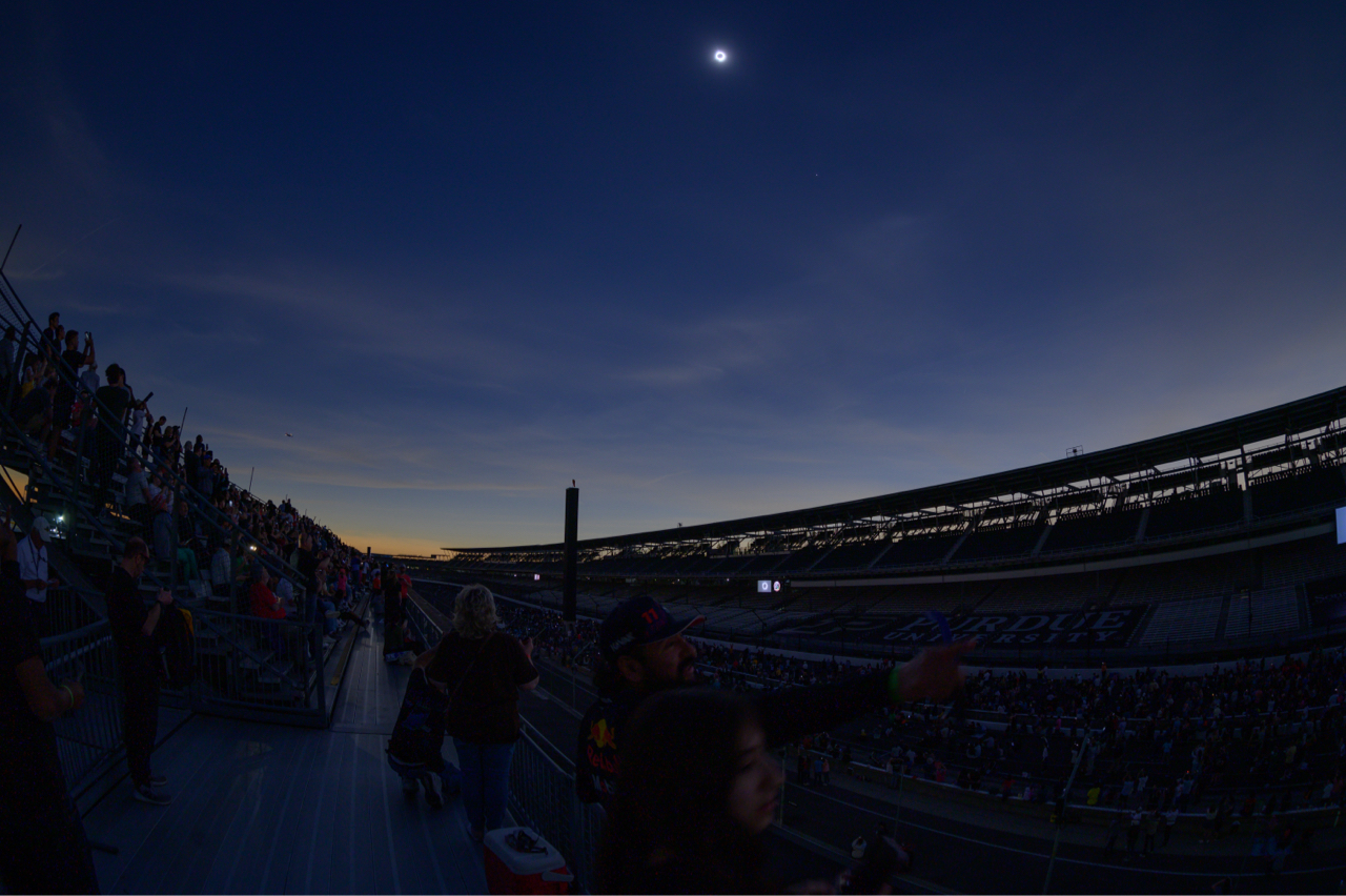 鱼眼镜头下的日全食