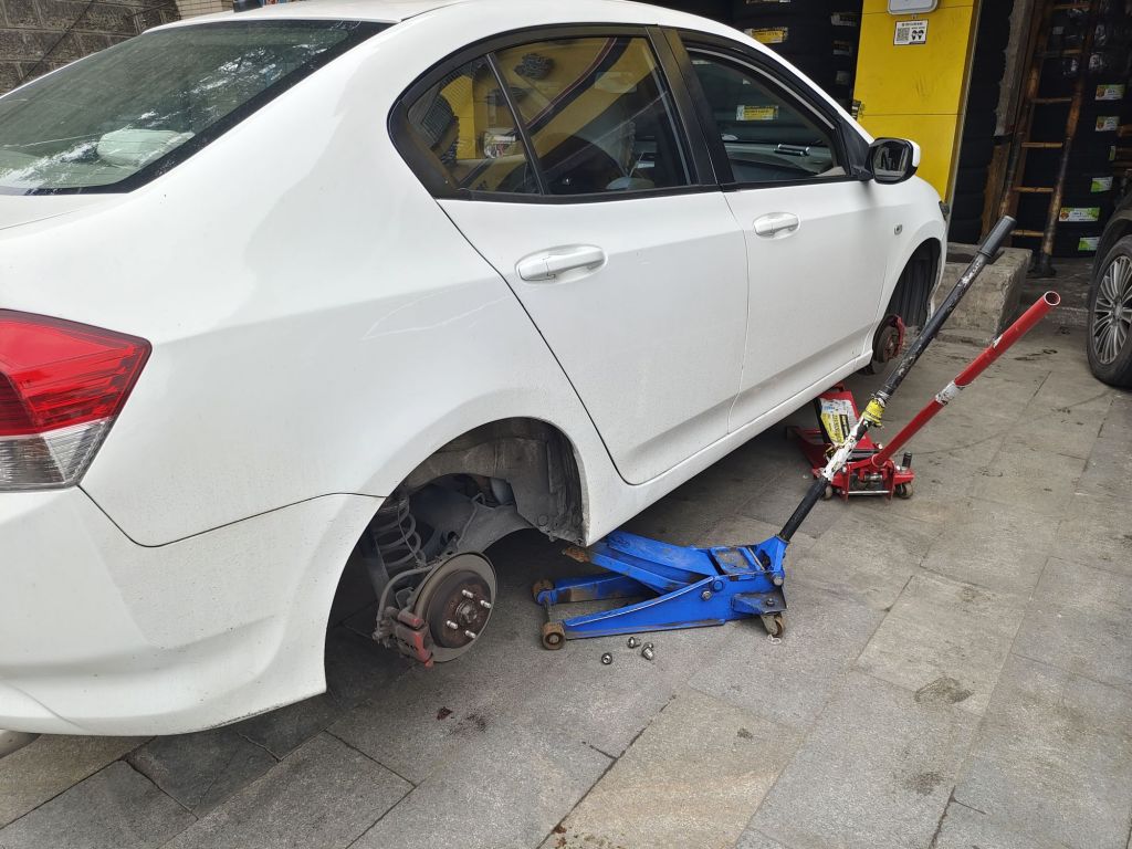 今天换了几个车轱辘