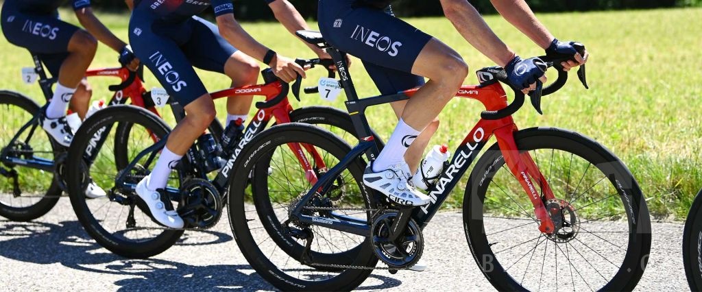 起猛了第一次见公路自行车赛用狗嘴套的