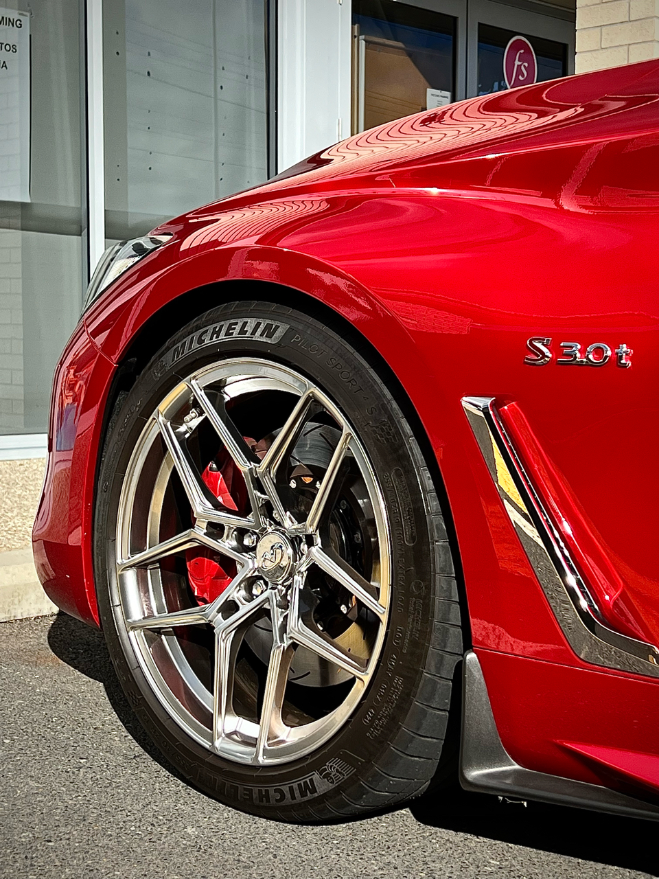 改装作业英菲尼迪q60rs加大轮毂加大卡钳