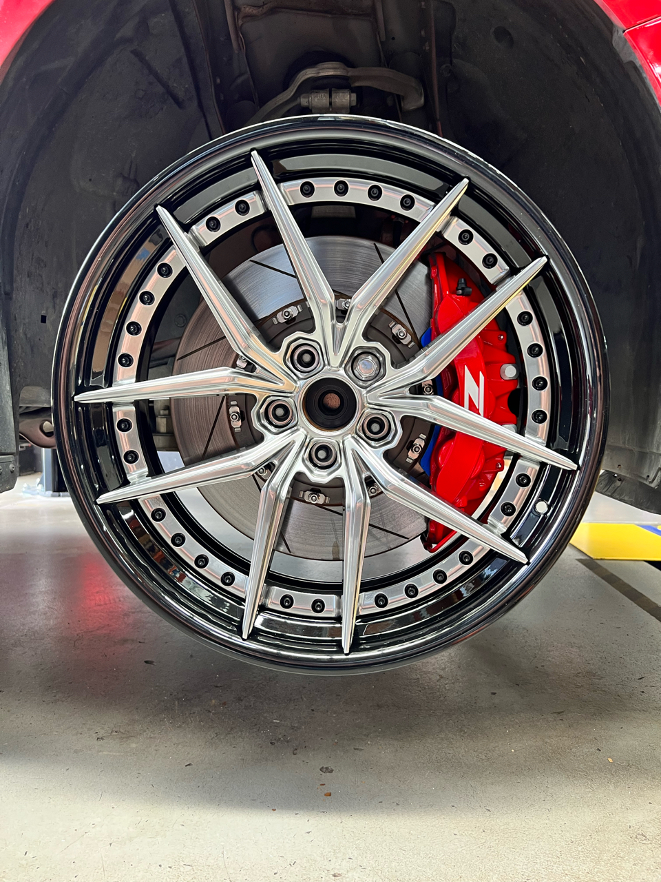 改装作业英菲尼迪q60rs加大轮毂加大卡钳