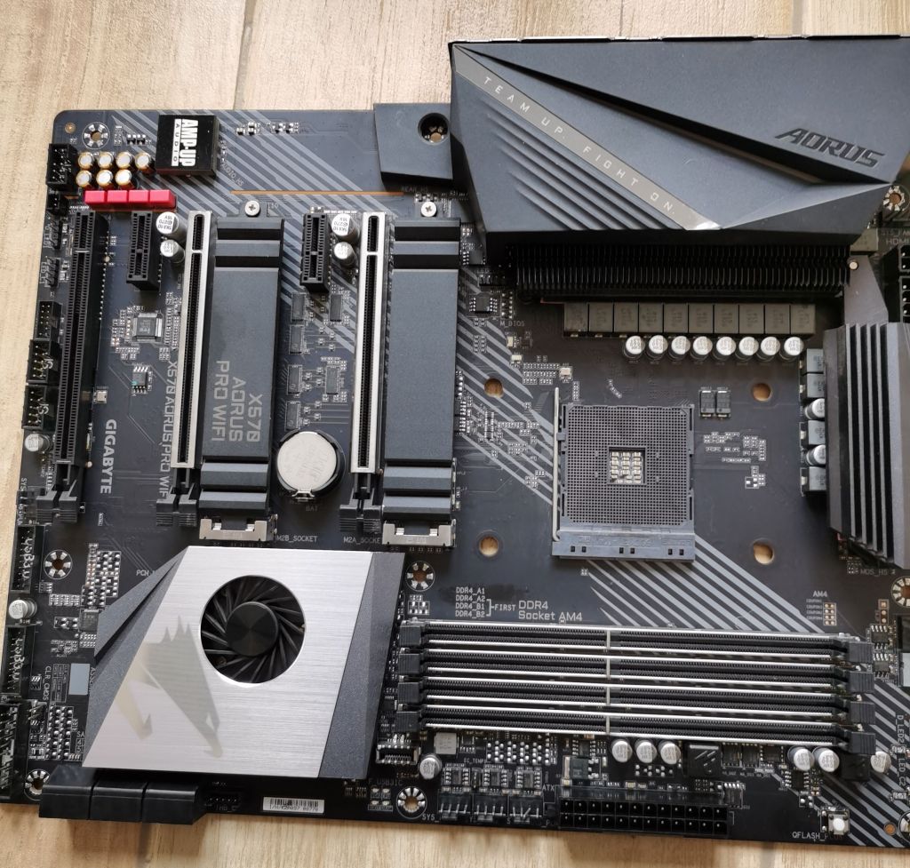 出个电竞大板技嘉x570aorusprowifi