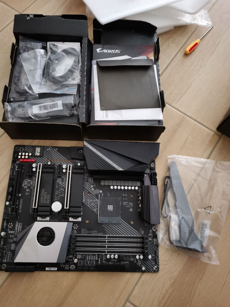 出个电竞大板技嘉x570aorusprowifi