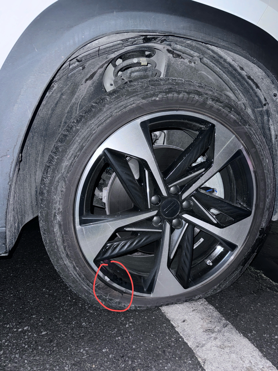 车胎压马路伢子爆胎了,要怎么修划算