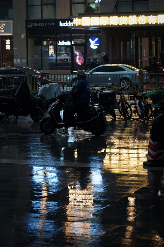 北京下了5分钟的大雨,跑下楼已经停了