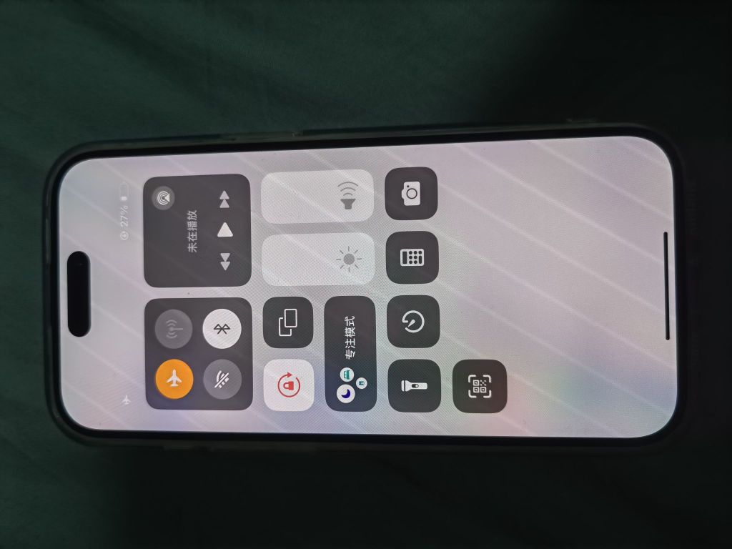 iphone屏幕拍出来有斜纹是什么情况