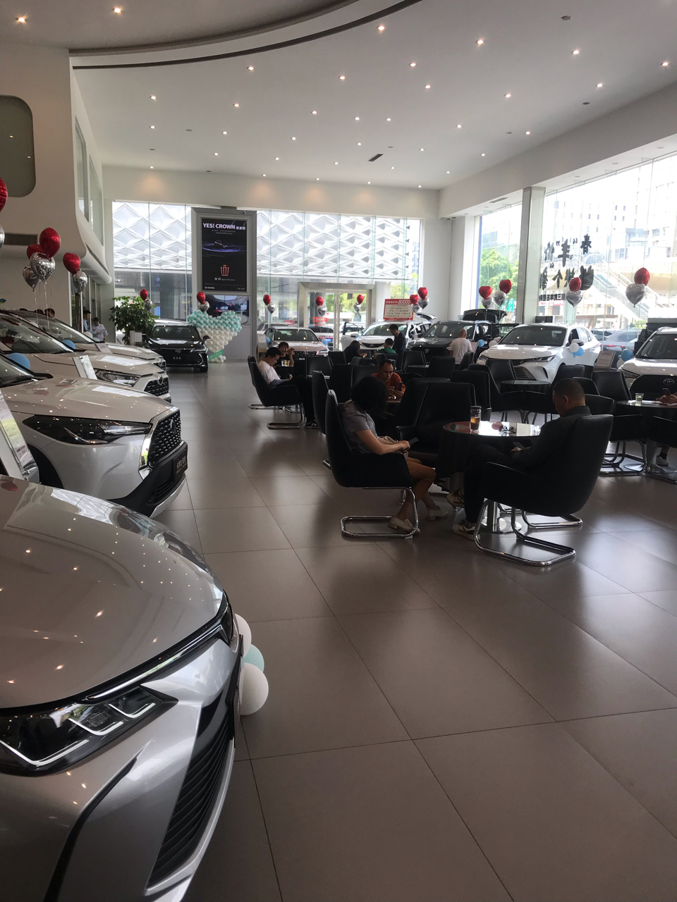 丰田:成都丰田4s店见闻!
