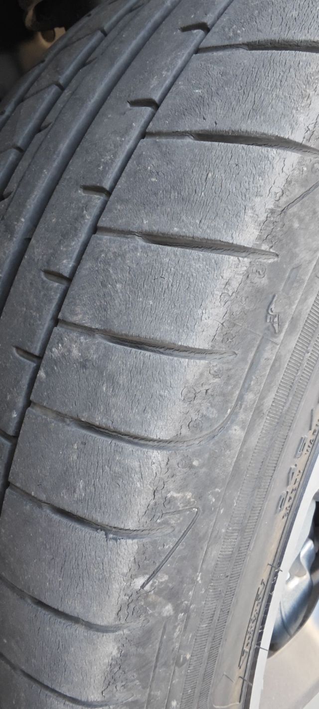 不到两年的固特异f1轮胎老化严重,有知道怎么索赔的吗?