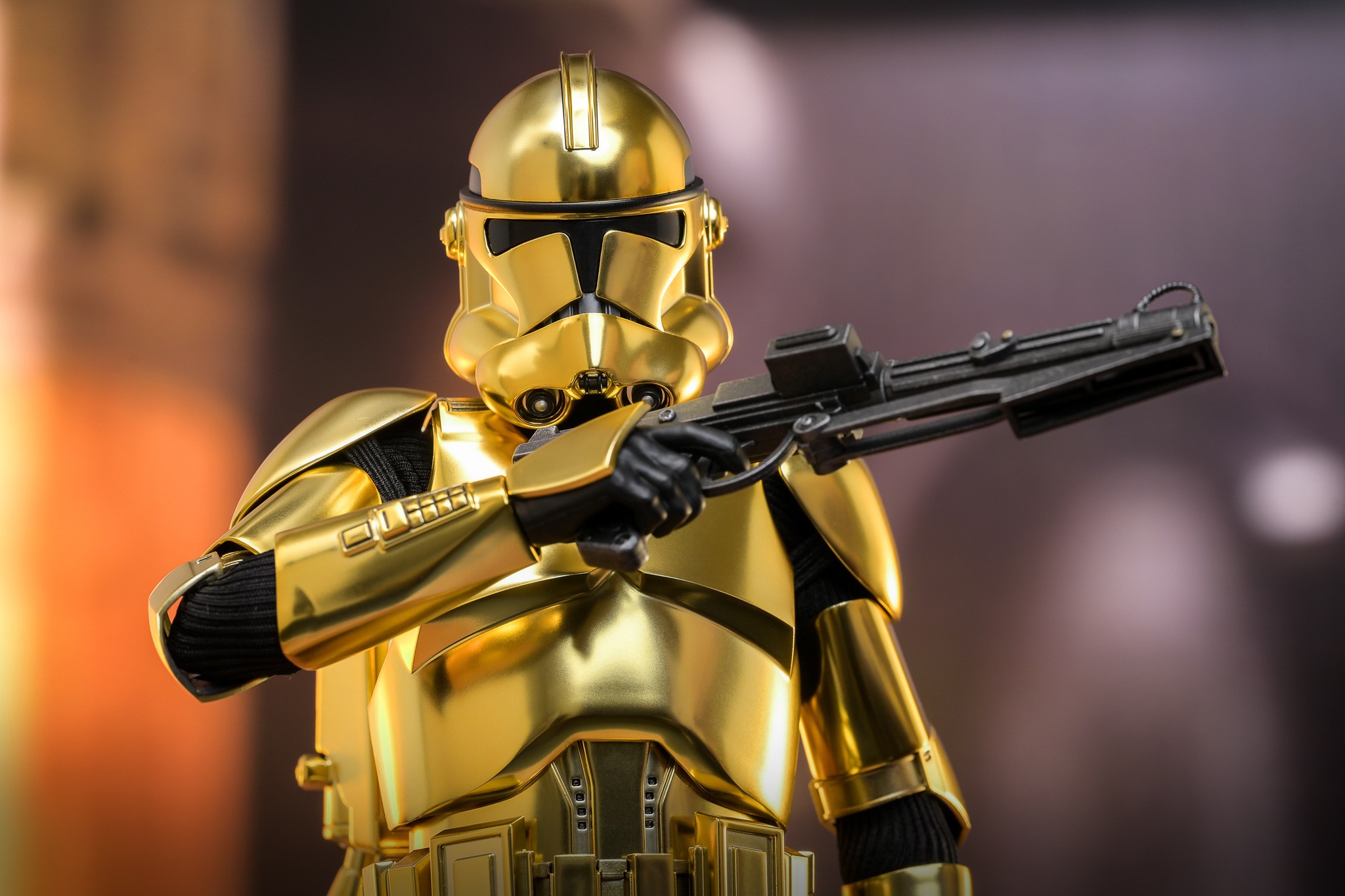 [新闻资讯] hottoys  星球大战前传3:西斯的复仇> 克隆人士兵(金色