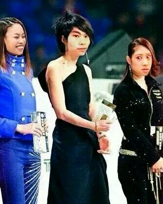 蔡依林vs邓紫棋最新战报邓紫棋广场被蔡依林粉丝俗称鸡屎屠了两天如今