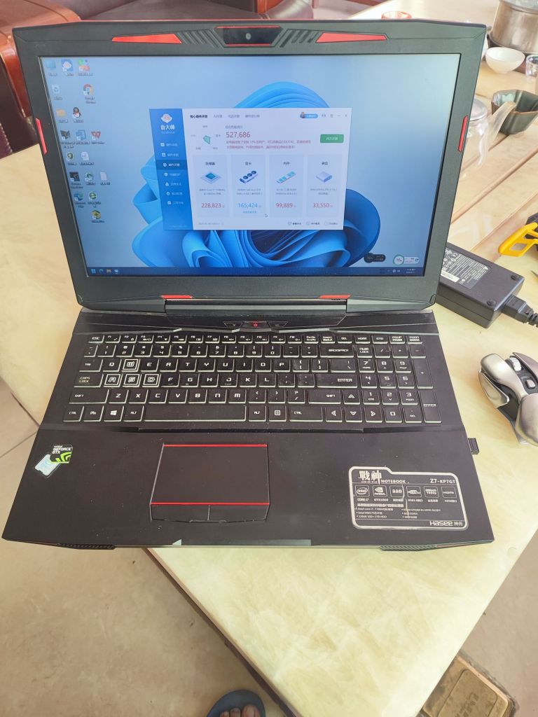 出神舟战神z7笔记本 i7 7700hq 1060