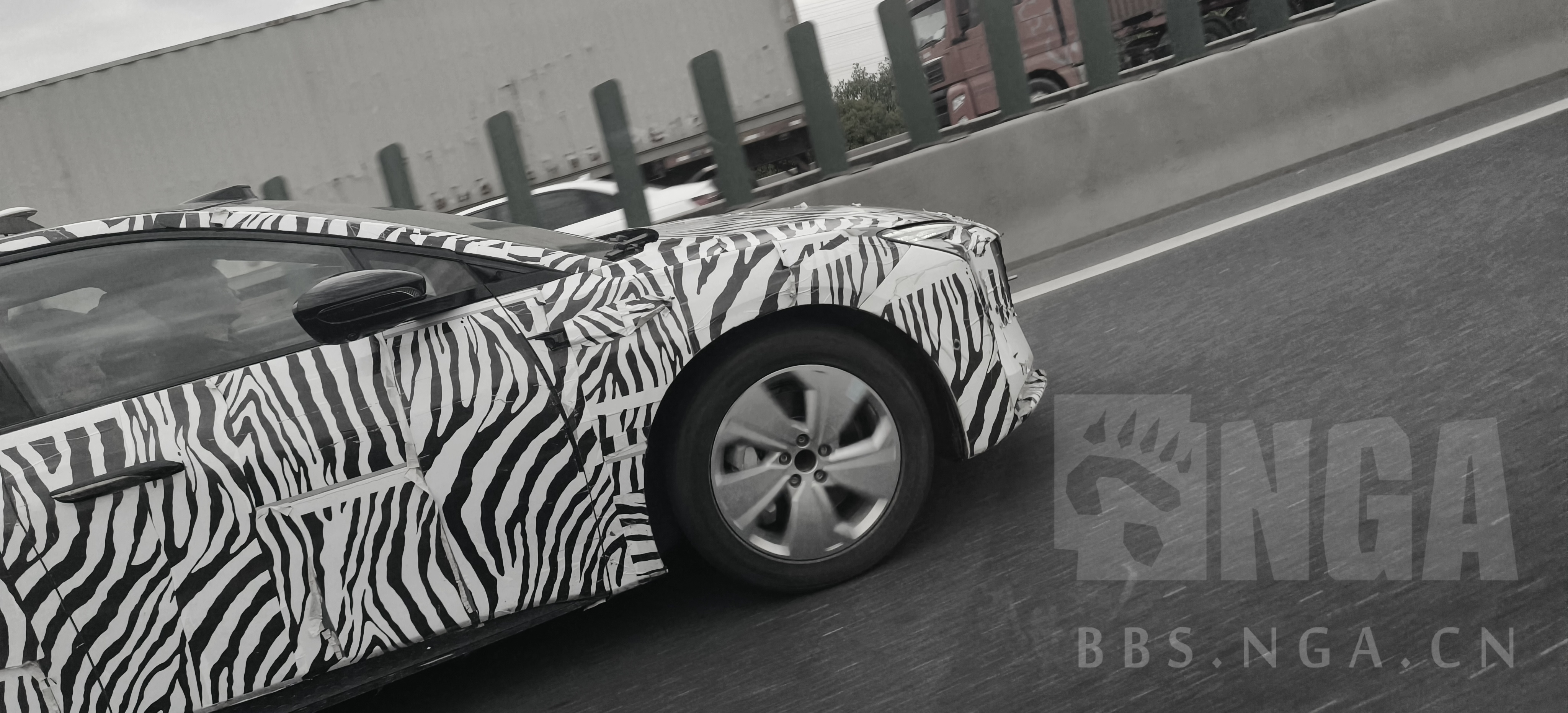 碰到一款路试车