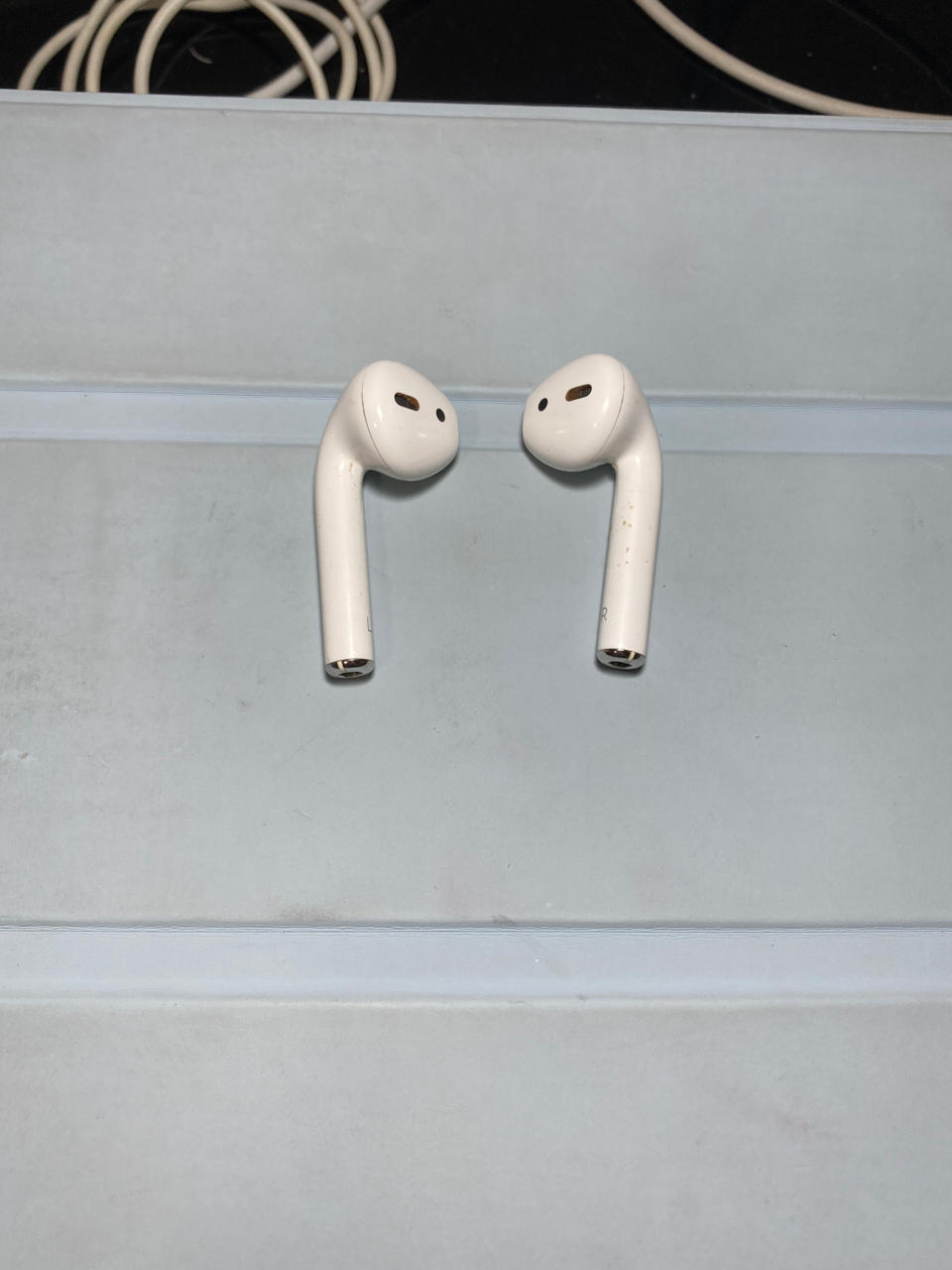 [问价]出一对二代airpods,仅耳机,充电盒丢失