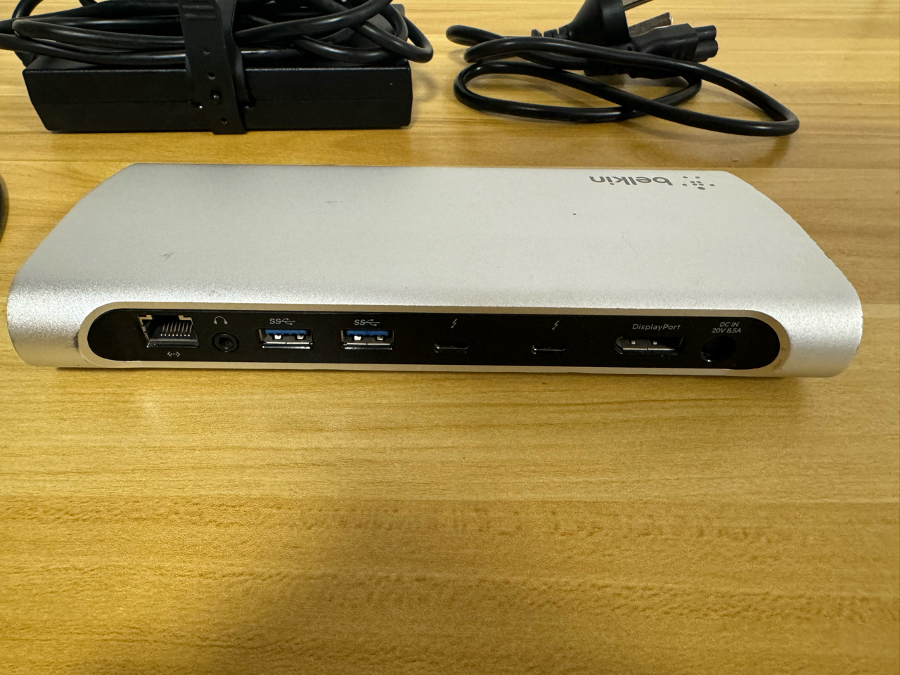 出macbook air 2020款m1 8 256g和贝尔金雷电3扩展坞