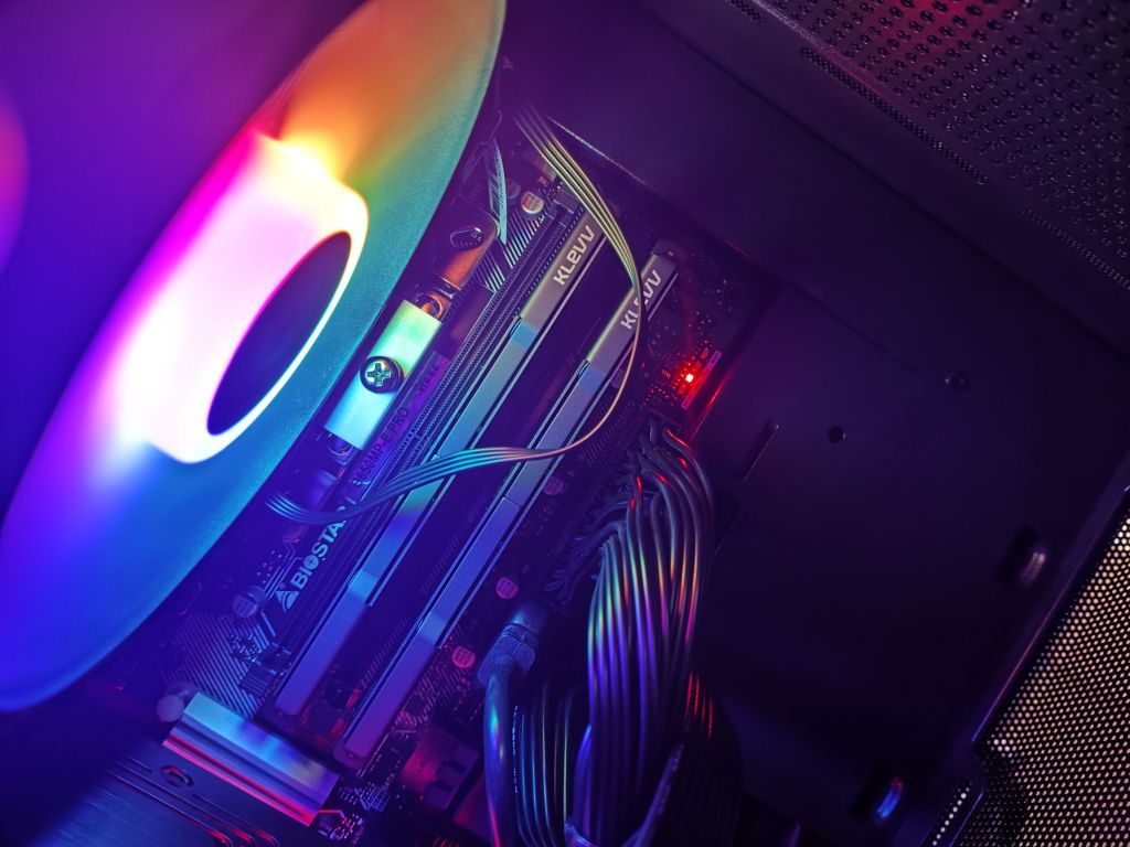 救命!映泰主板调风扇转速以后cpu灯长亮