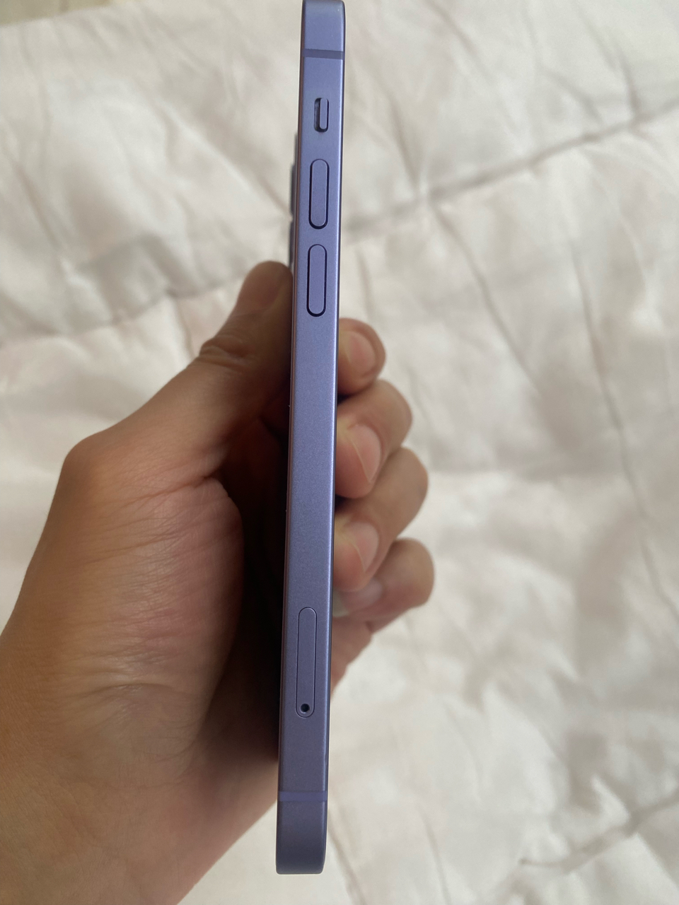 出一个老婆的紫色苹果iphone12