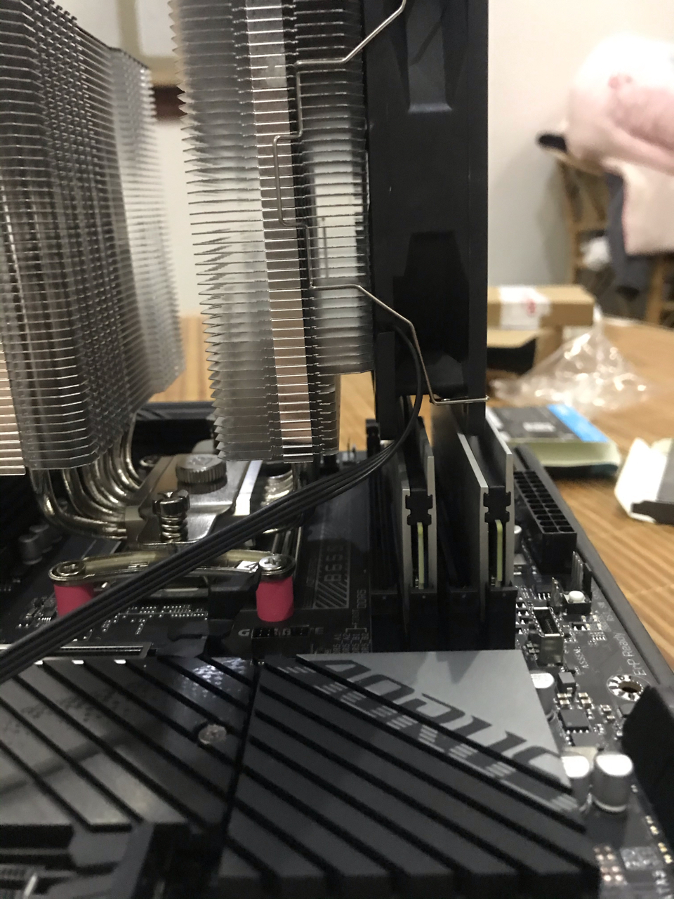 散热器风扇这么装没问题吗?帮帮我