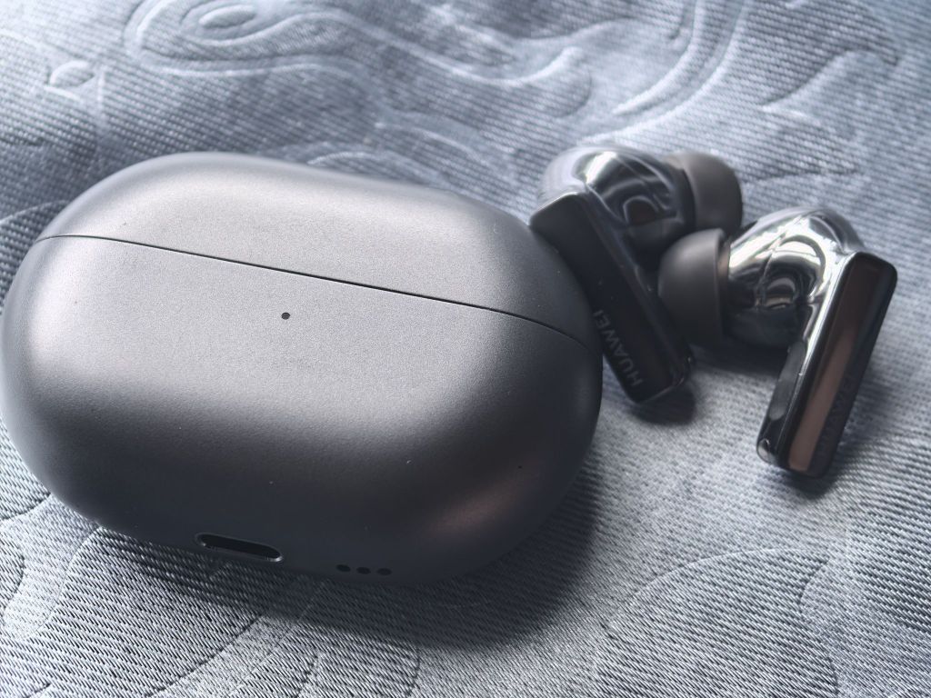 出华为freebudspro3无线耳机