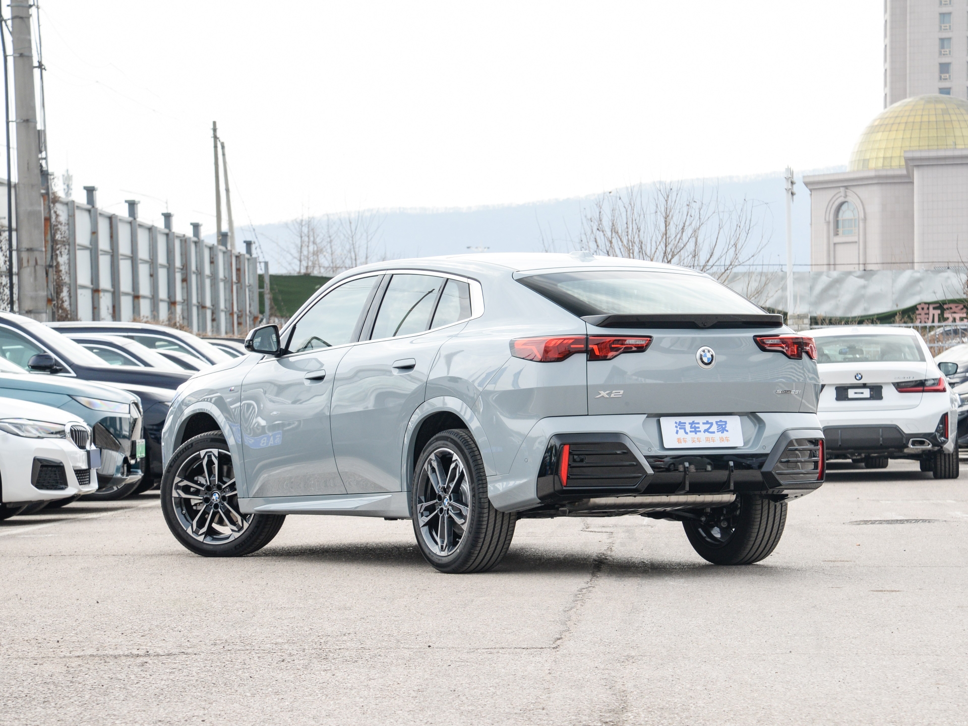 宝马x2从背后看真的很像老头乐啊