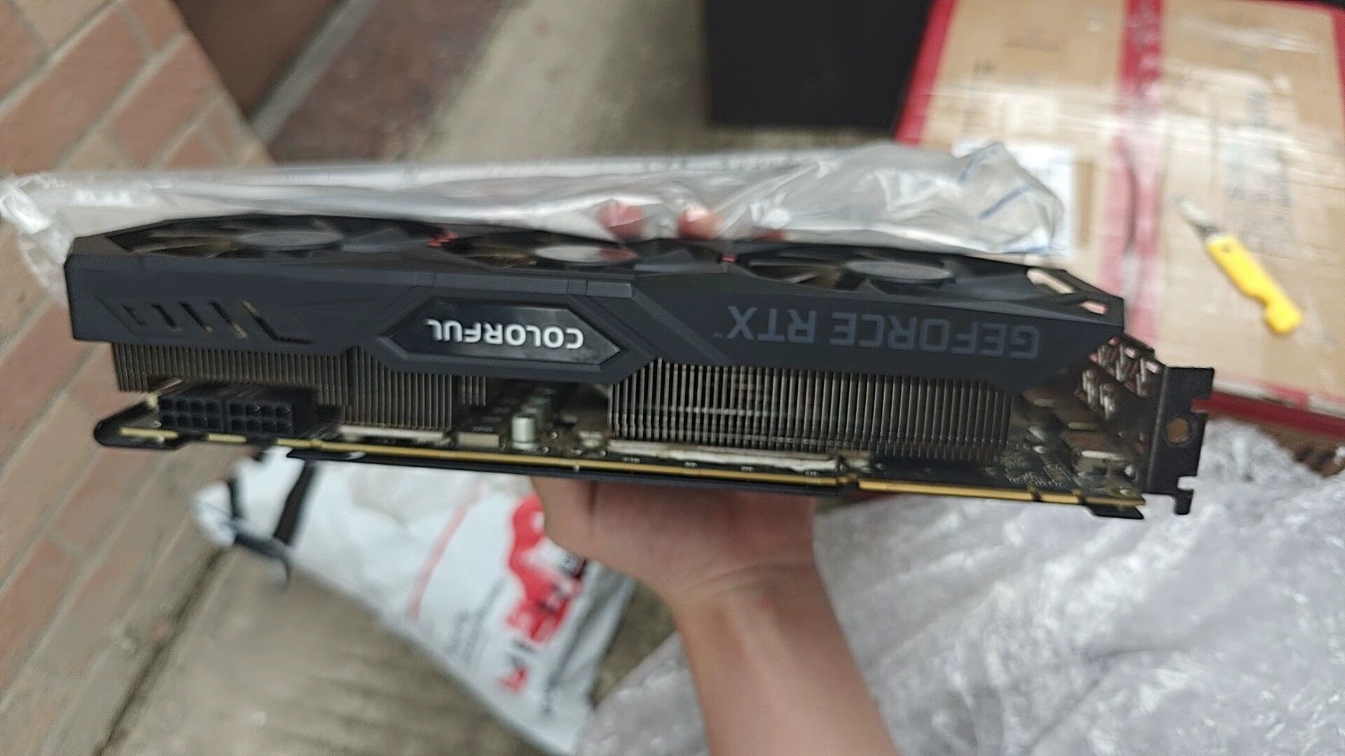 老哥们 小白急急急 二手七彩虹显卡2080到了 sn码查不到