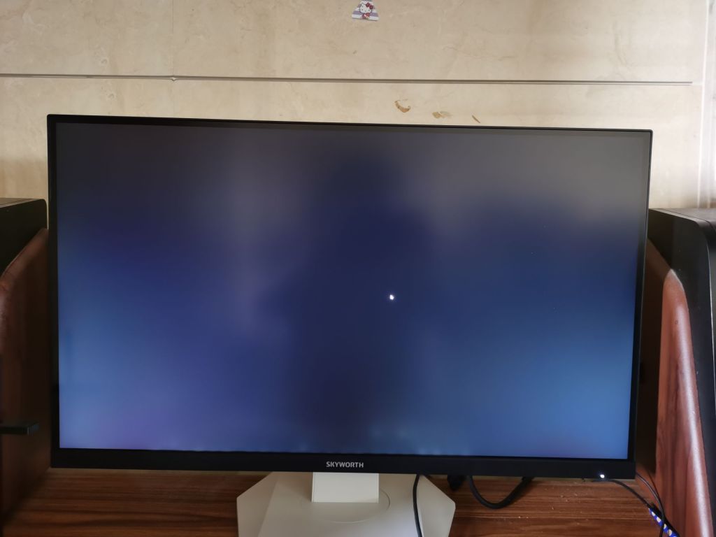 创维f27g10u漏光,两侧发蓝正常不?