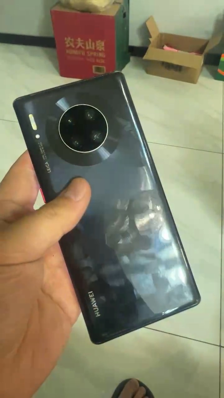 出se264g黑750和苹果x64g白800元mate30pro5g1281000