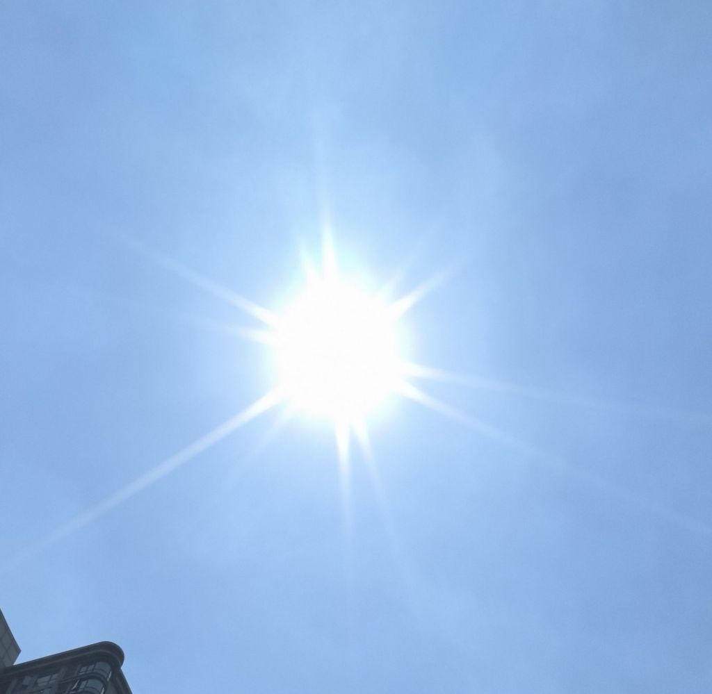 小光圈目前为止没别的感觉,就是拍太阳贼爽