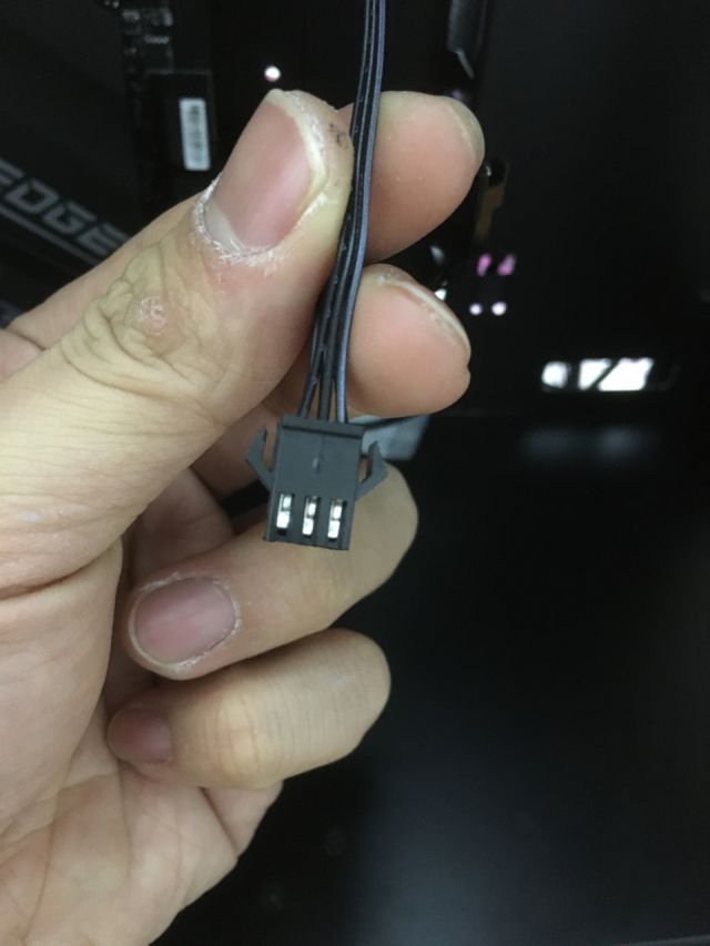 请问下5v 3pin的rgb线怎么接 178