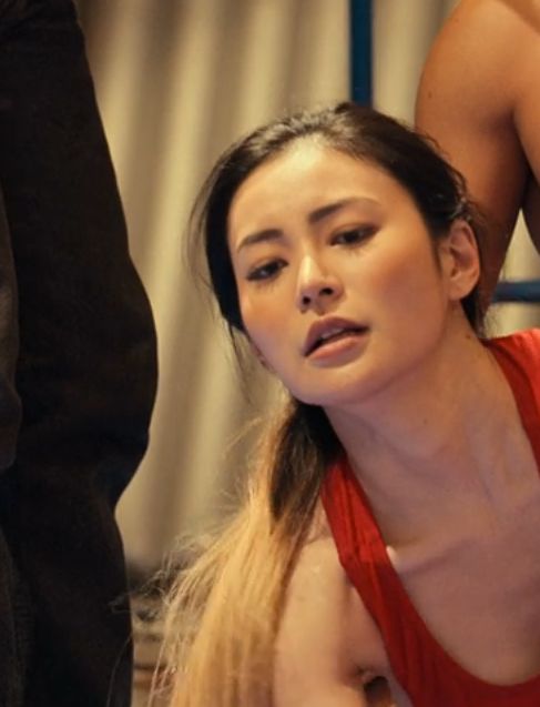 电影 全裸监督 2最后一集结尾那个穿着红色摔跤服的女活佛是哪个老师演的 有人能认出来么 Nga玩家社区