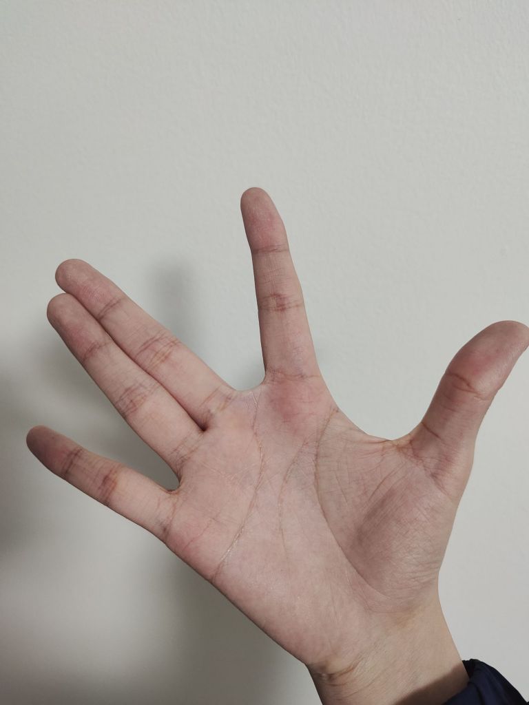 为什么一些立绘要把角色的无名指和中指并在一起nga玩家社区