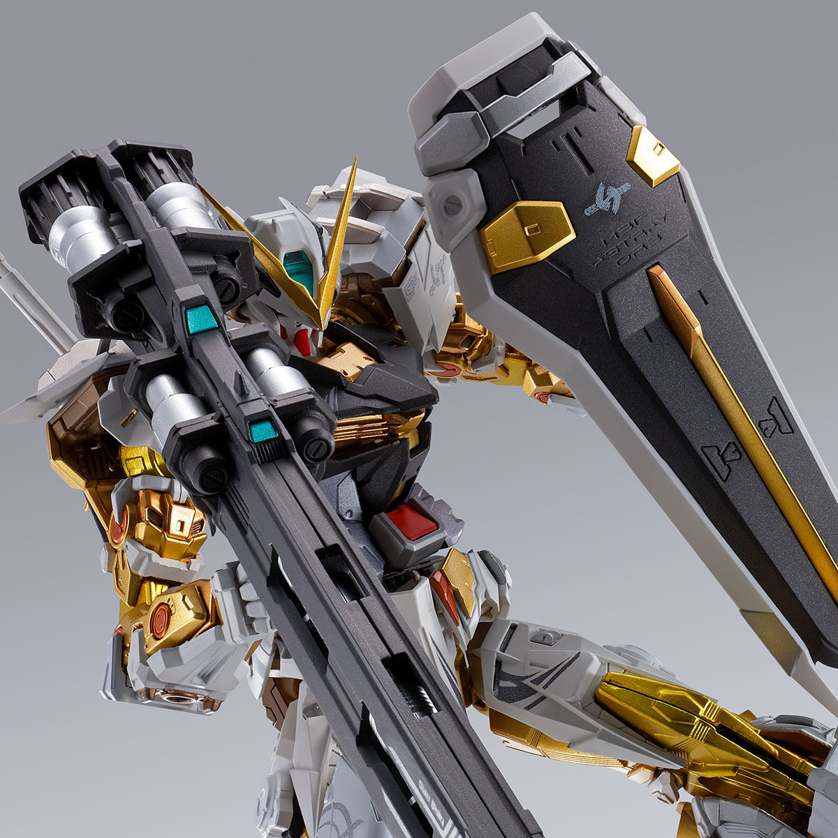 新闻资讯] PB限定METAL BUILD 异端高达金色机(Alternative Strike Ver