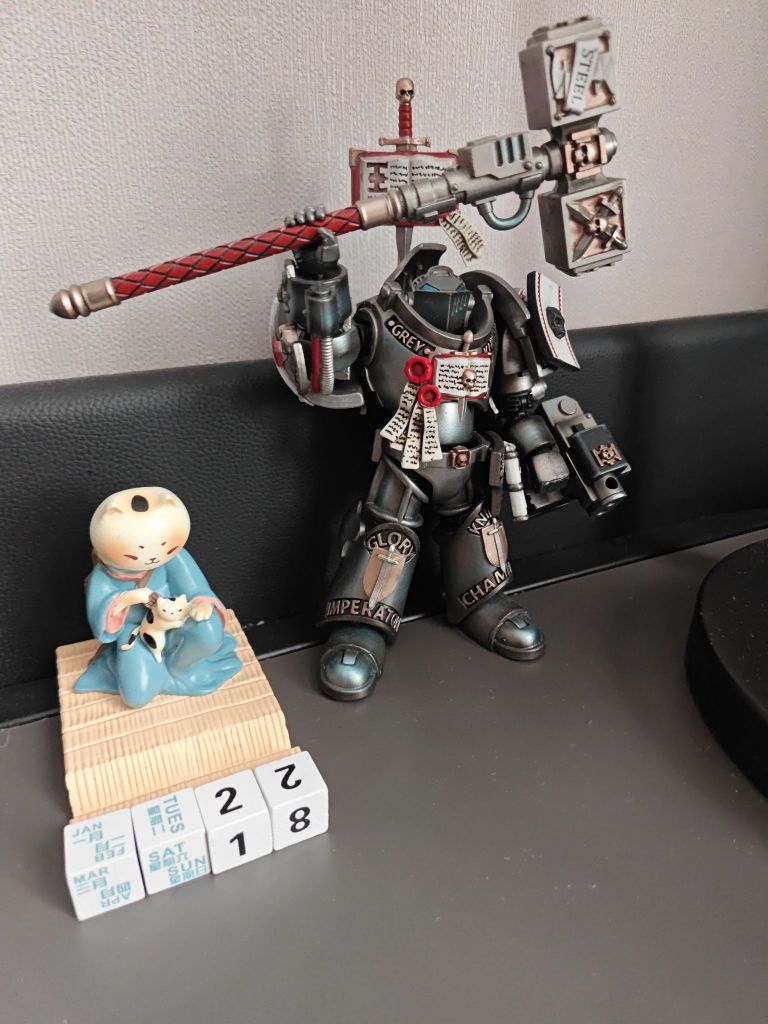 有个疑问感觉灰骑士的形象大多数都是终结者甲178